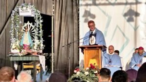 García Cuerva llamó a la fraternidad ante una multitud en Luján
