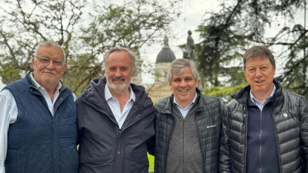 Intendentes de Chivilcoy y Villarino apoyaron separar 27 distritos bonaerenses