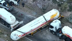 La Ruta 144 seguirá cerrada mientras avanzan las tareas con la cisterna